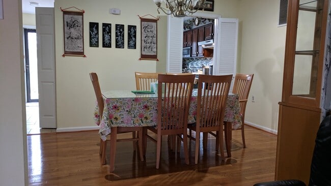Building Photo - 13914 Woods Run Ct