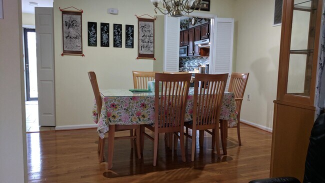 Foto del edificio - 13914 Woods Run Ct