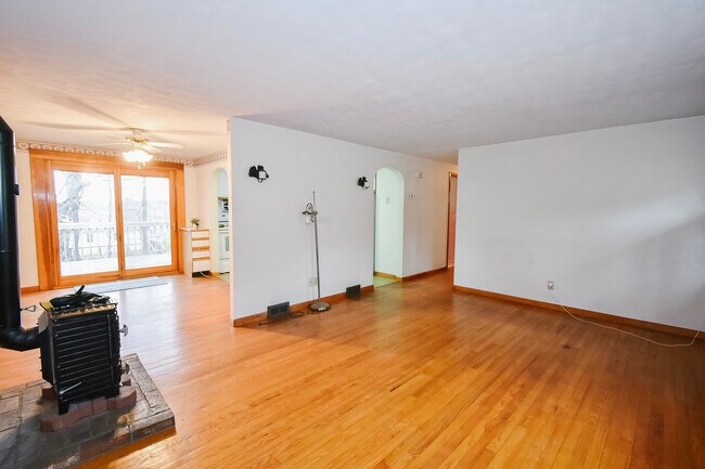 Foto del edificio - 60 Wildwood Rd