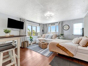 Building Photo - 483 E Shore Dr