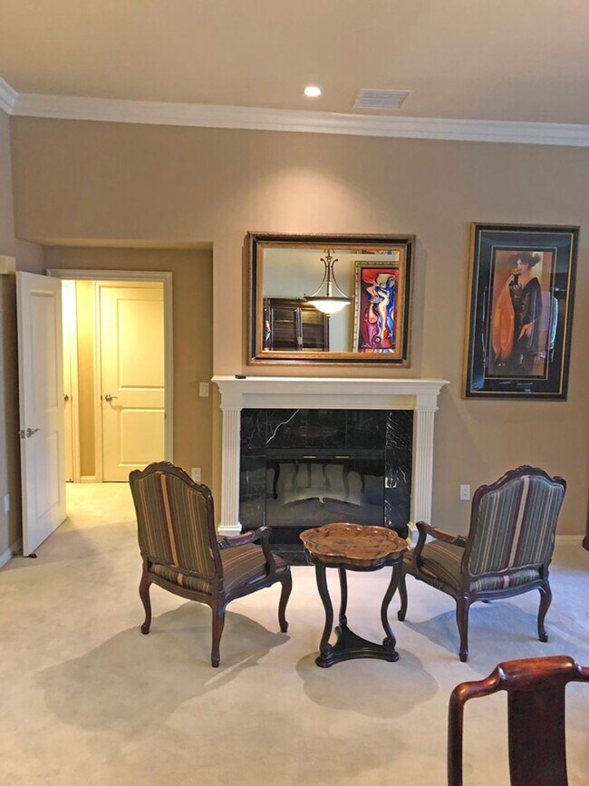 Foto del edificio - Incredibly Spacious Furnished 2 Bedroom/2 Bath Condo at Park Townsend