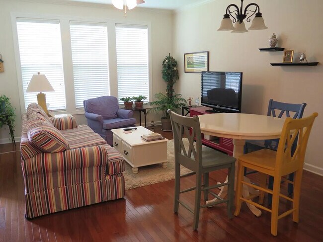 Foto del edificio - 3645 Edgemont Dr