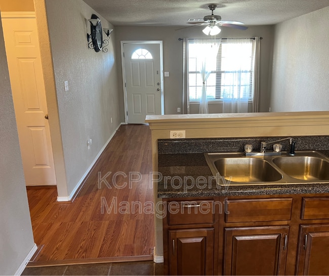 Building Photo - 221 Regency Dr