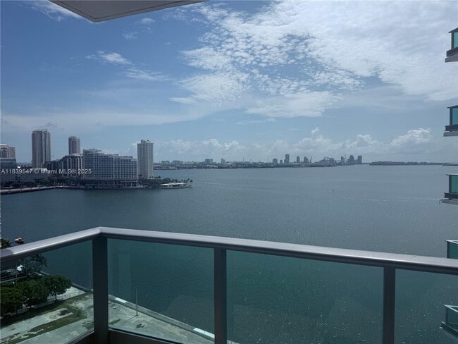Building Photo - 1331 Brickell Bay Dr