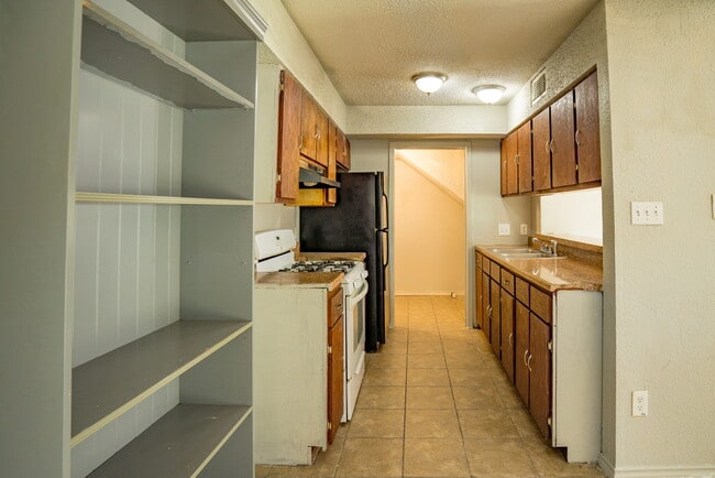 Building Photo - 5805 Cougar Dr