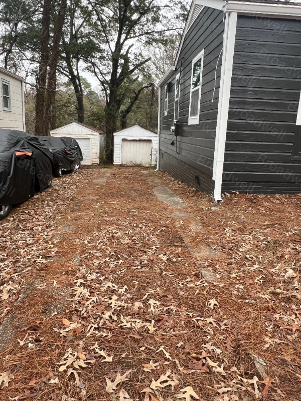 Building Photo - 1860 Broadwell St SW