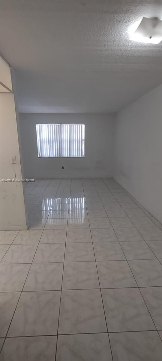Foto del edificio - 301 NW 177th St