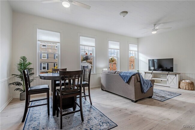 Foto del edificio - 16 College St