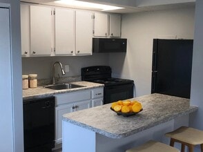 Building Photo - Brittany Bay