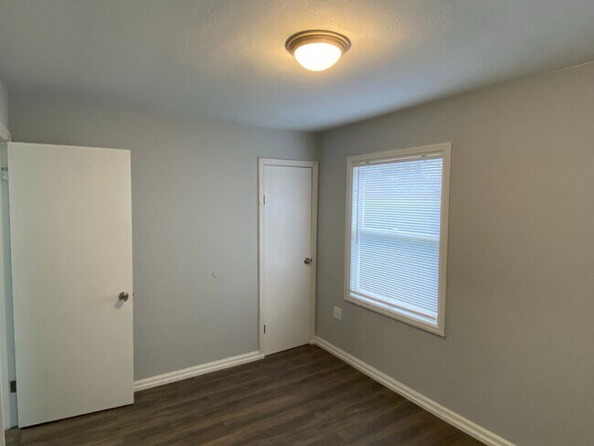Building Photo - 2BR/1BA Apartment for Rent