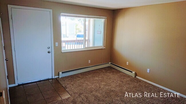 Foto del edificio - 910 Bishop Ct