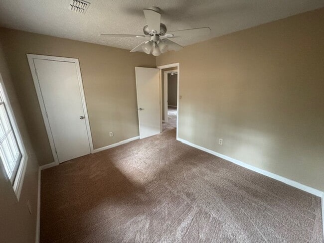 Foto del edificio - 117 W Hopson Rd