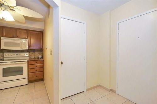 Foto del edificio - 4013 N Ocean Dr