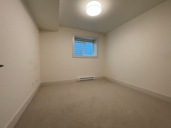 Photo du bâtiment - 19768-1975B 75B Ave