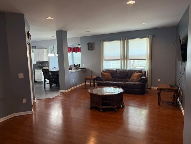 Building Photo - 1581 Ludington Cir
