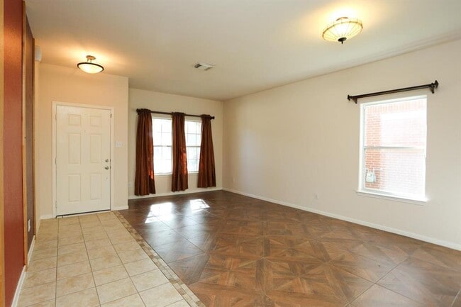 Building Photo - 422 New Hope Ln