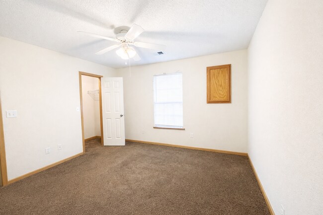 Foto del edificio - 3BR/2BA Home for Rent in Grain Valley, MO 64029 | Fenced Yard | Fireplace | Garage | Pet-Friendly