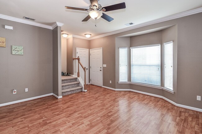Building Photo - Roomy 3 Bedroom 2.5 Bath Townhome in Willi...