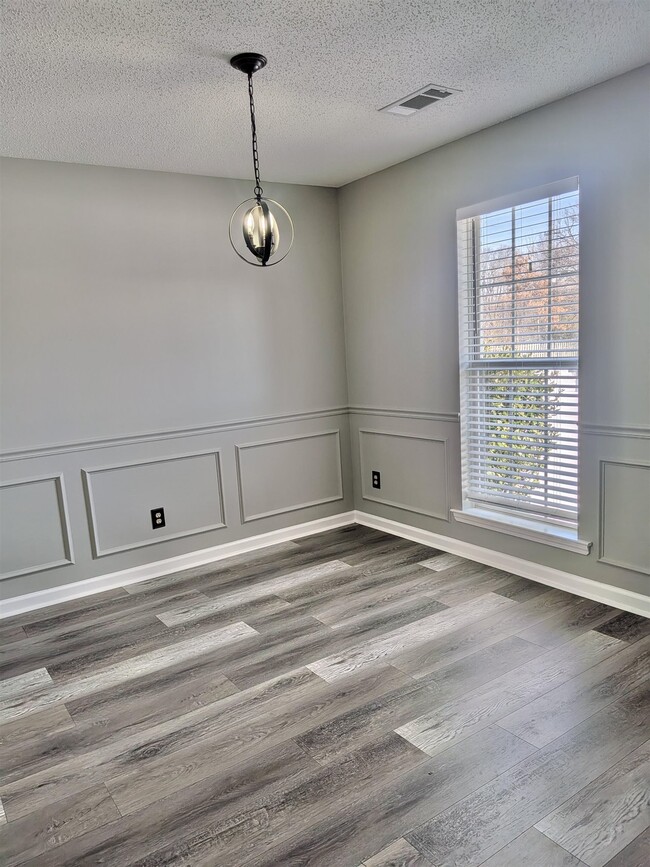 Building Photo - 9410 Garden Woods Dr