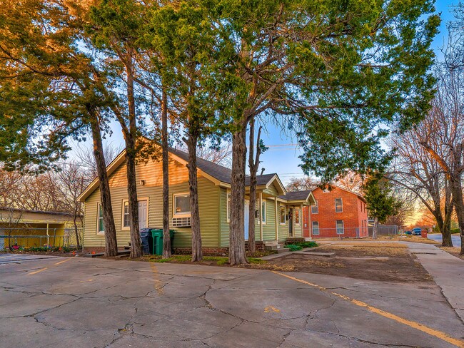 Building Photo - 3209 N Military Ave