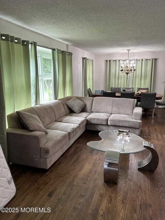 Foto del edificio - 564 Monmouth Pl