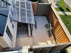 Building Photo - 393 Royal W Dr