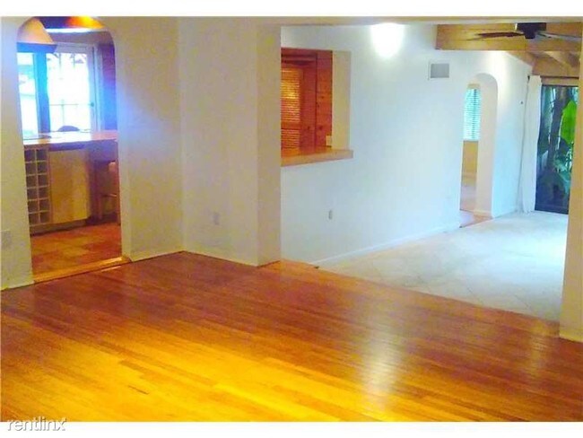 Building Photo - 4085 Poinciana Ave