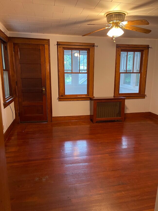 Living/Dining - 231 9th Ave