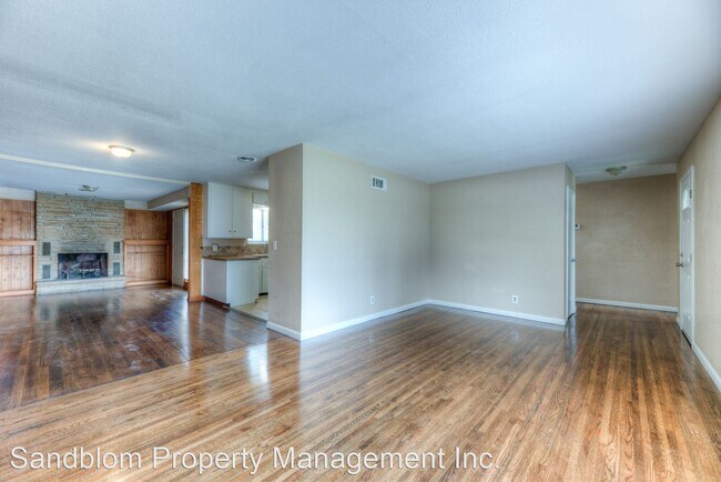 Building Photo - 3 br, 1.5 bath House - 5925 East 24th Place