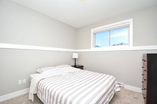 Photo du bâtiment - 8323-C-8388 88 Ave