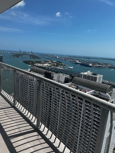 Building Photo - 1750 N Bayshore Dr