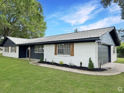 Building Photo - 9 Riviera Dr