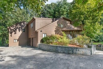 Building Photo - 585 Webbs Hill Rd