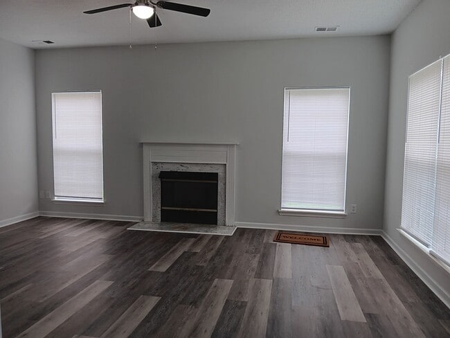 Foto del edificio - 2540 Governors Pointe Ct NE