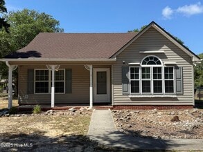 Building Photo - 1308 E Oak Island Dr