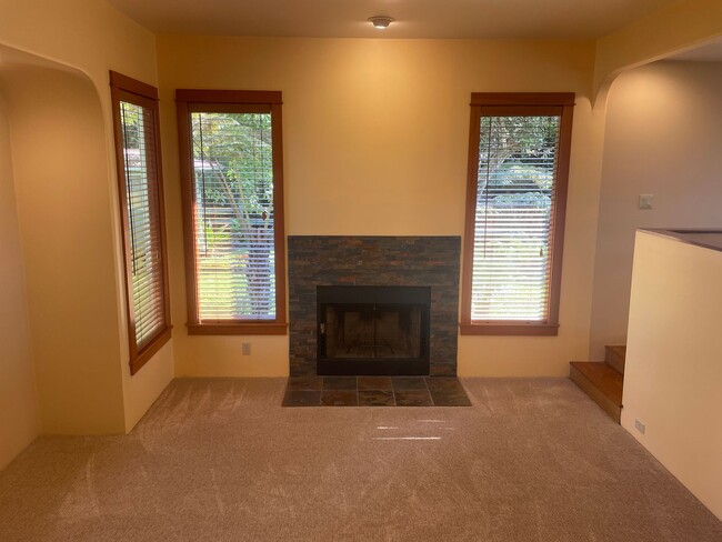 Foto del edificio - Cute Custom 2 bdrm 2 bath home