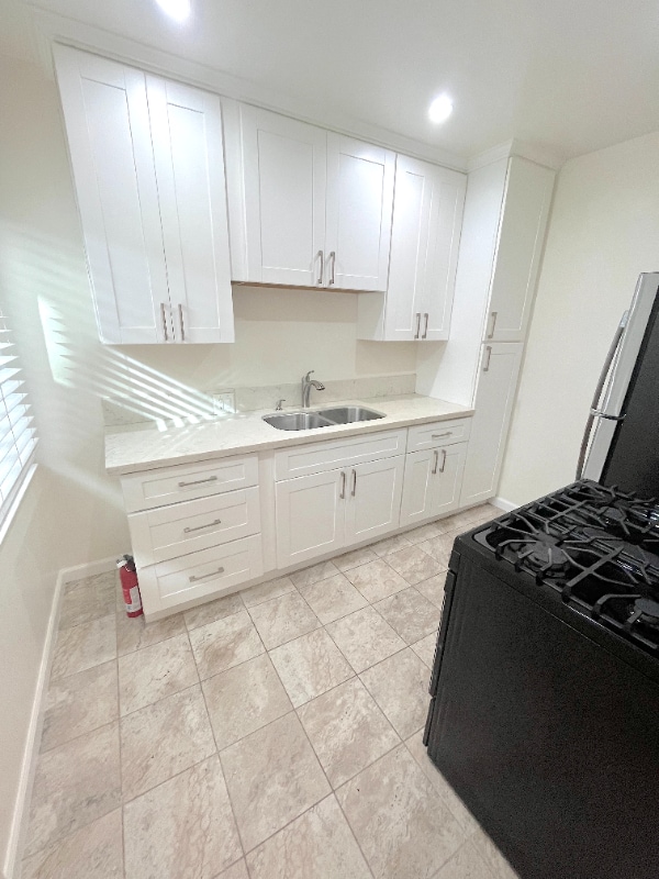 Foto del edificio - 1417 N Harper Ave