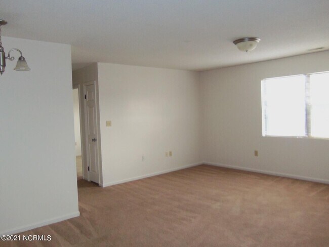 Building Photo - 237 Cordell Dr