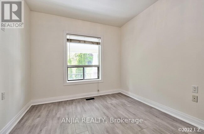 Building Photo - 21 Wroxeter Ave