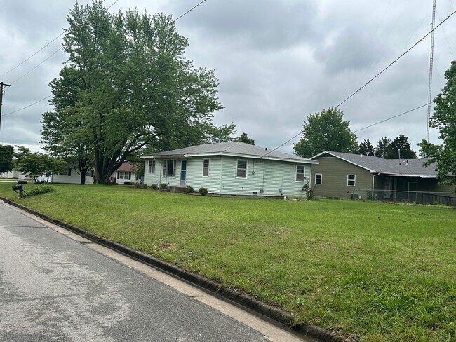 Foto del edificio - 3 BEDROOM 1 BATH IN JOPLIN-$1200 RENT-$1200 DEPOSIT