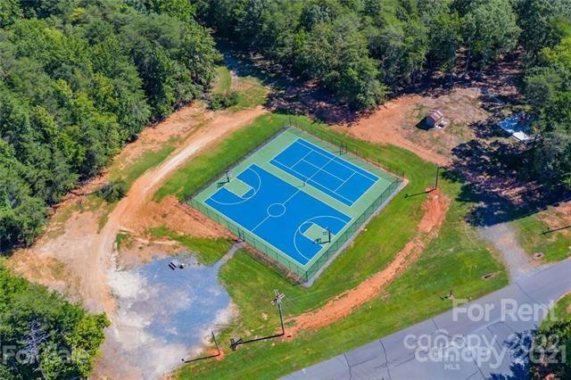 Foto del edificio - 630 Pine Lake Dr