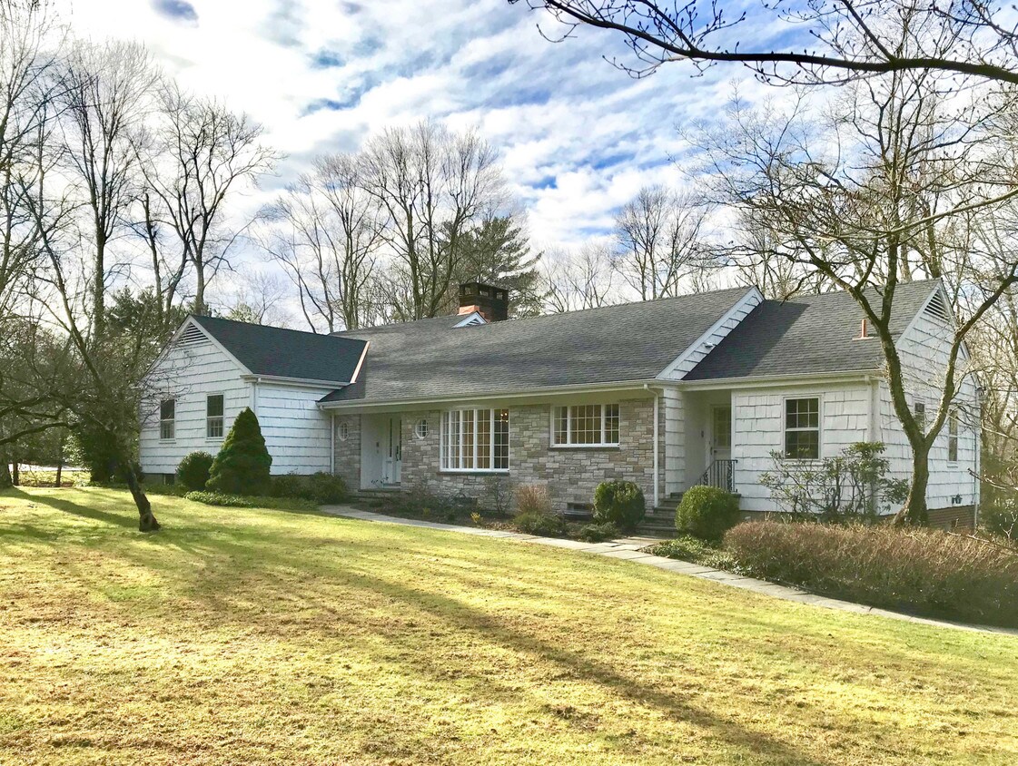 Primary Photo - 397 Middlesex Rd