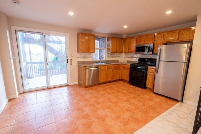 Building Photo - 818 Palisade Ave