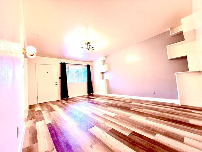 Foto del edificio - Brand new renovation in uptown!!!