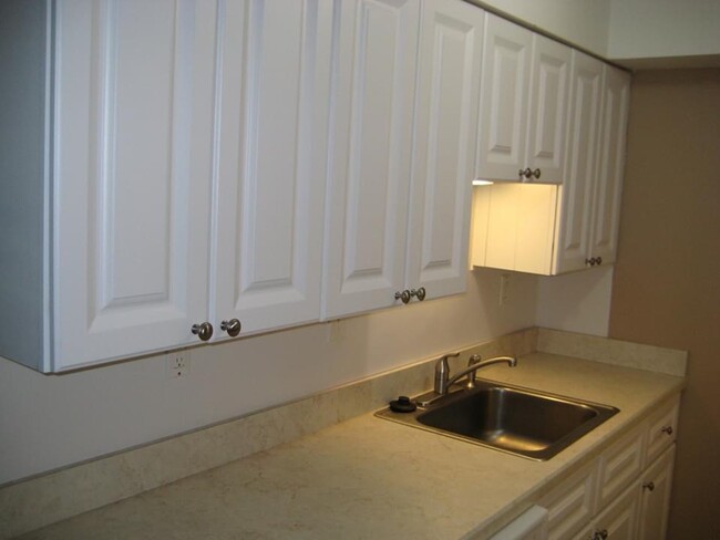 Bright White Kitchen Cabinets - 1 Radnor Dr