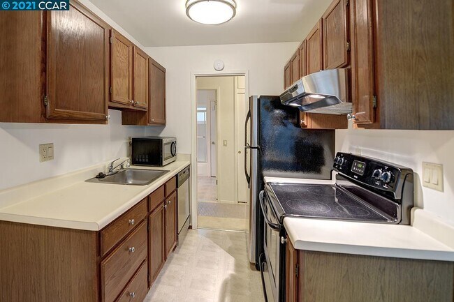 Foto del edificio - 73 Brookwood Rd
