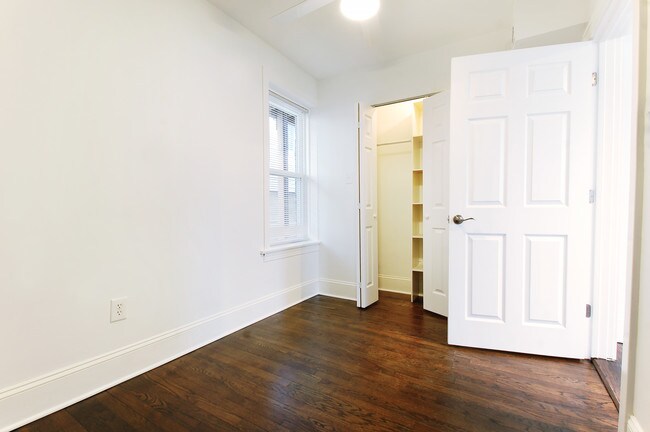 Building Photo - 2646 N Marshfield Ave