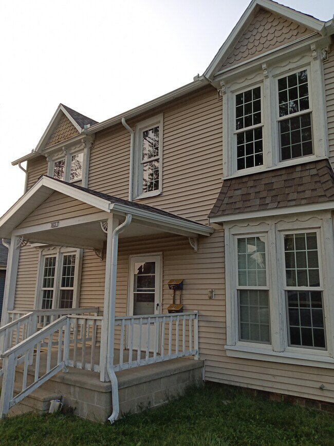Building Photo - 1021 Adams Ave