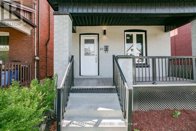 Building Photo - 20 Somerset Ave