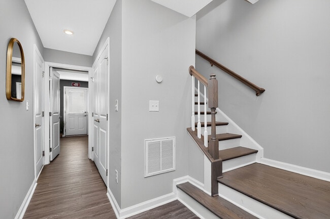Building Photo - 10840 Overlook Mountain Dr